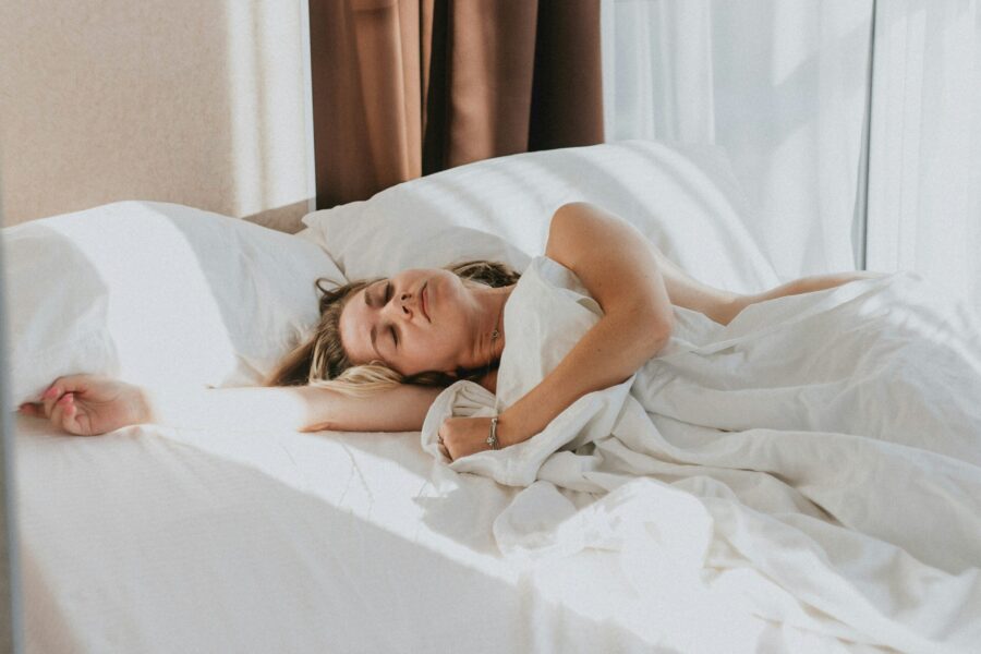 Massage et Sommeil à Bordeaux : Comment le Massage Agit Vraiment sur Vos Nuits